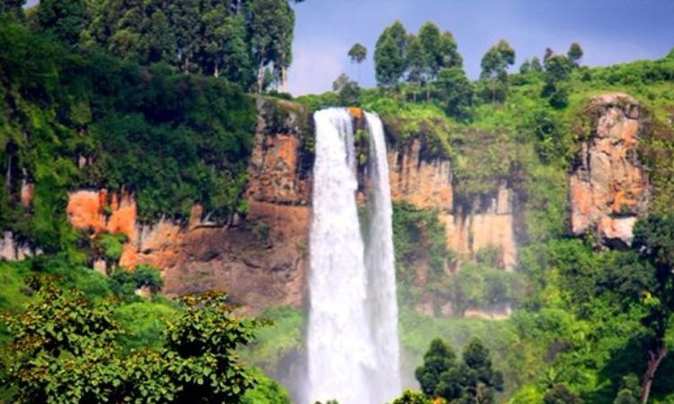 Sipi Falls waterfall view